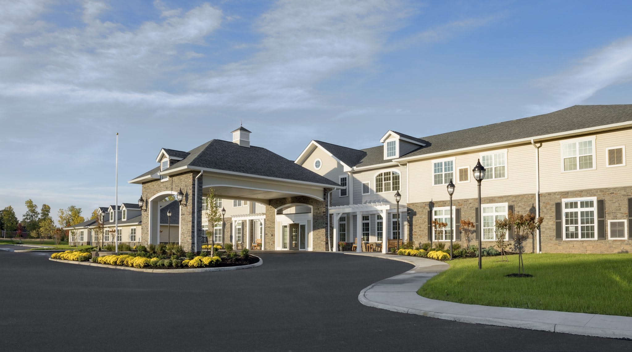 Brooklyn Pointe Assisted Living and Memory Care community exterior