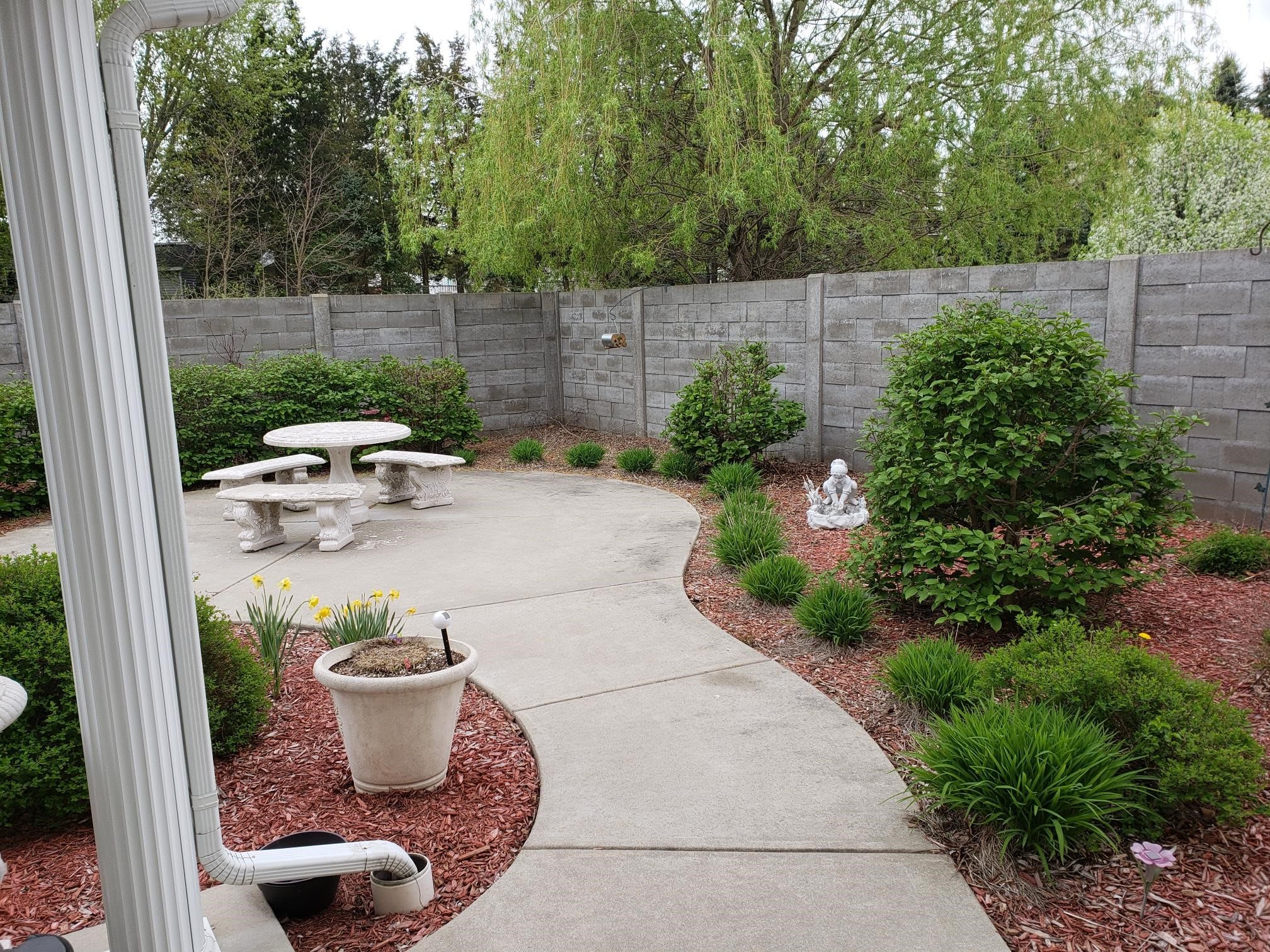 The Pines of Lapeer Memory Care outdoor common area