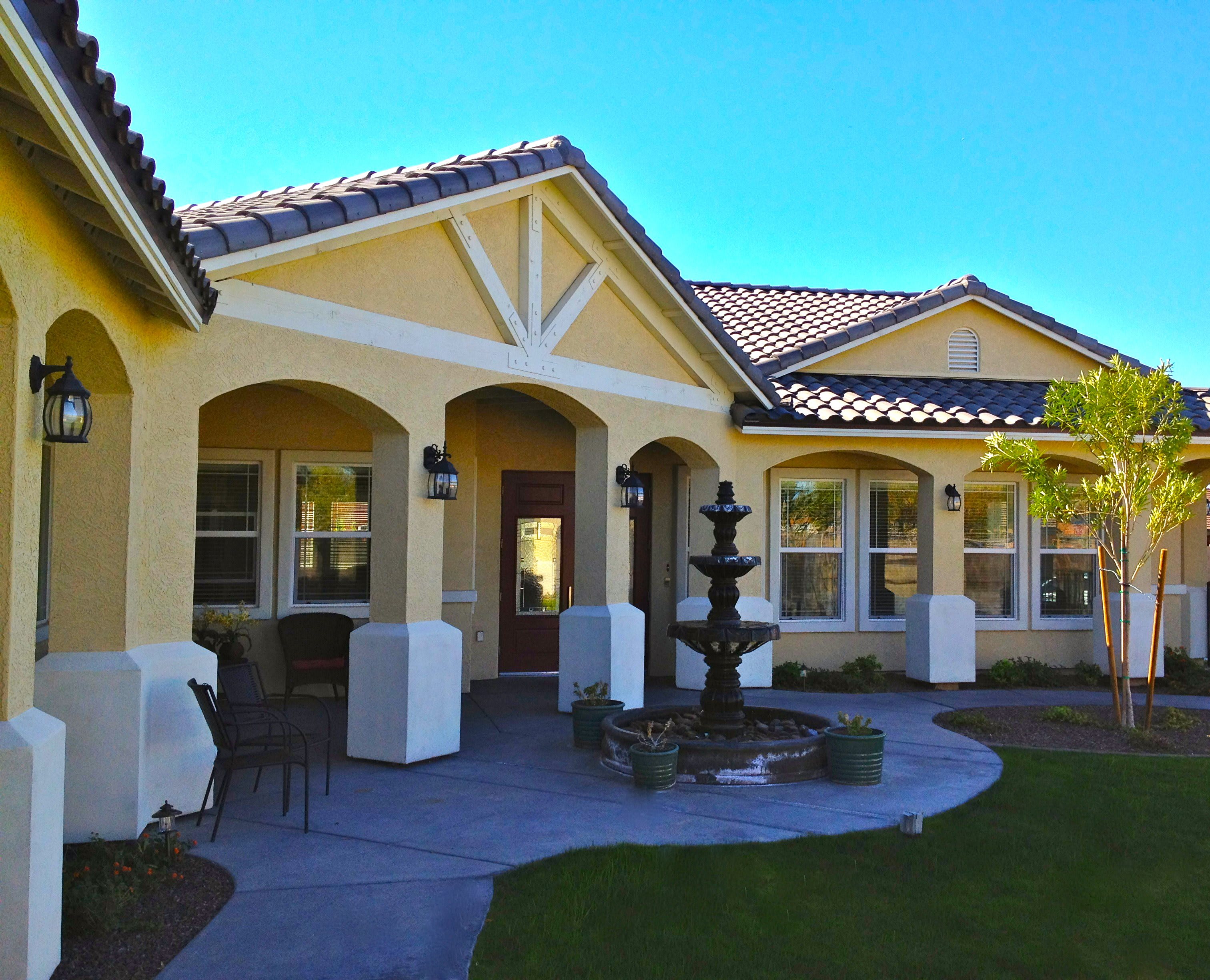 Visions Senior Living at Mesa outdoor common area