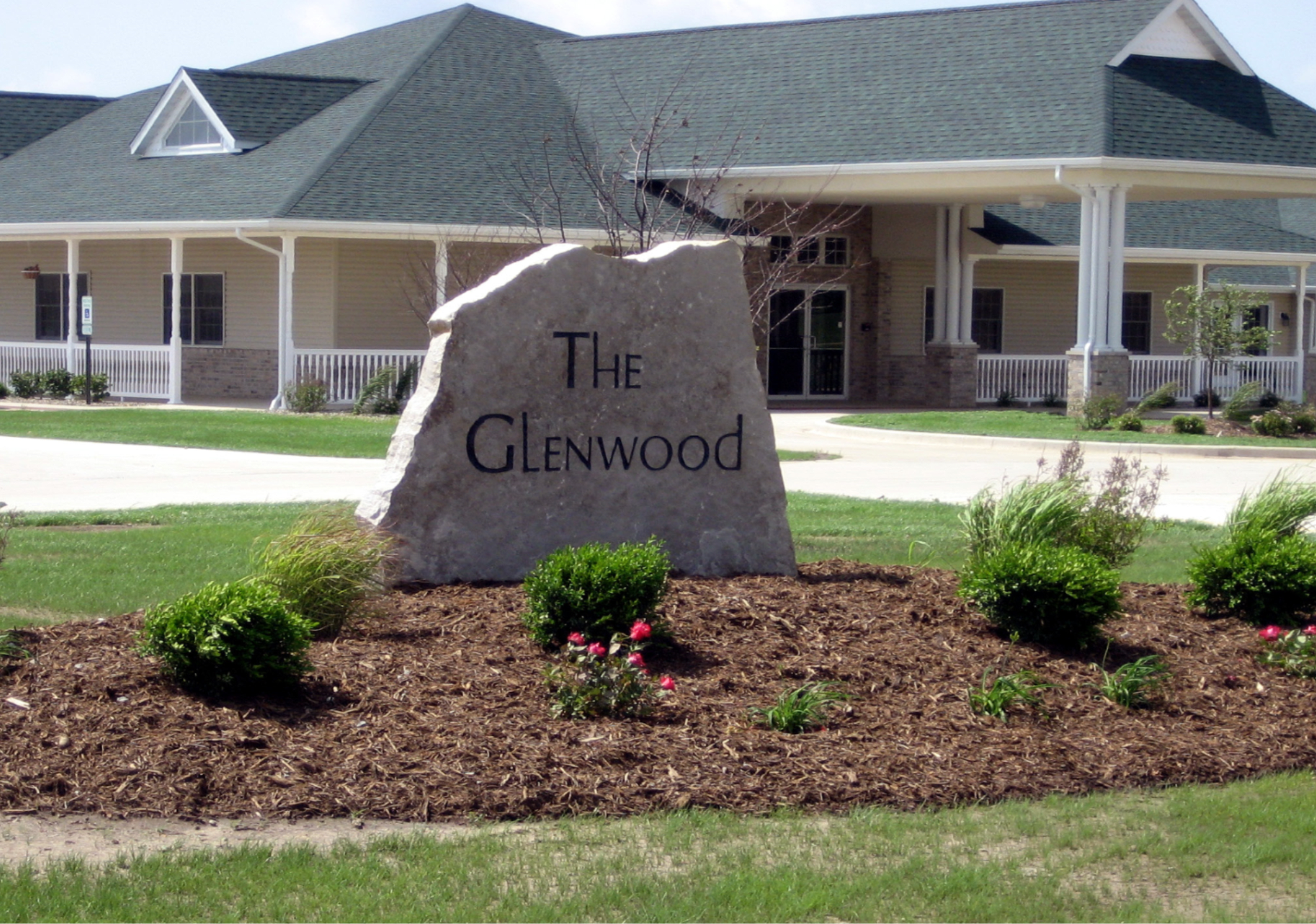 The Glenwood Assisted Living of Effingham community exterior