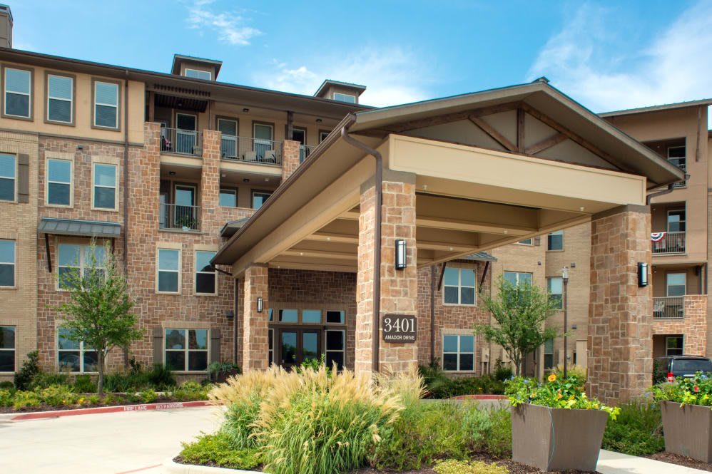 Discovery Village at Alliance Town Center Independent Living community exterior