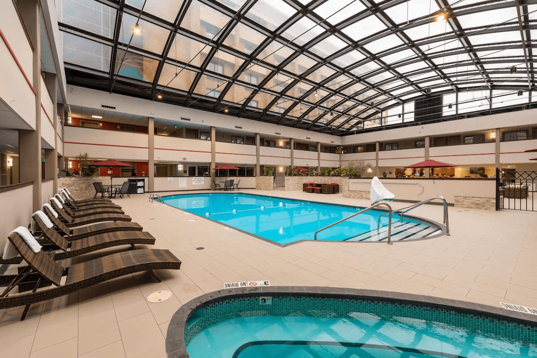 Hotel Lifestyle Senior Living - Brookfield swimming pool