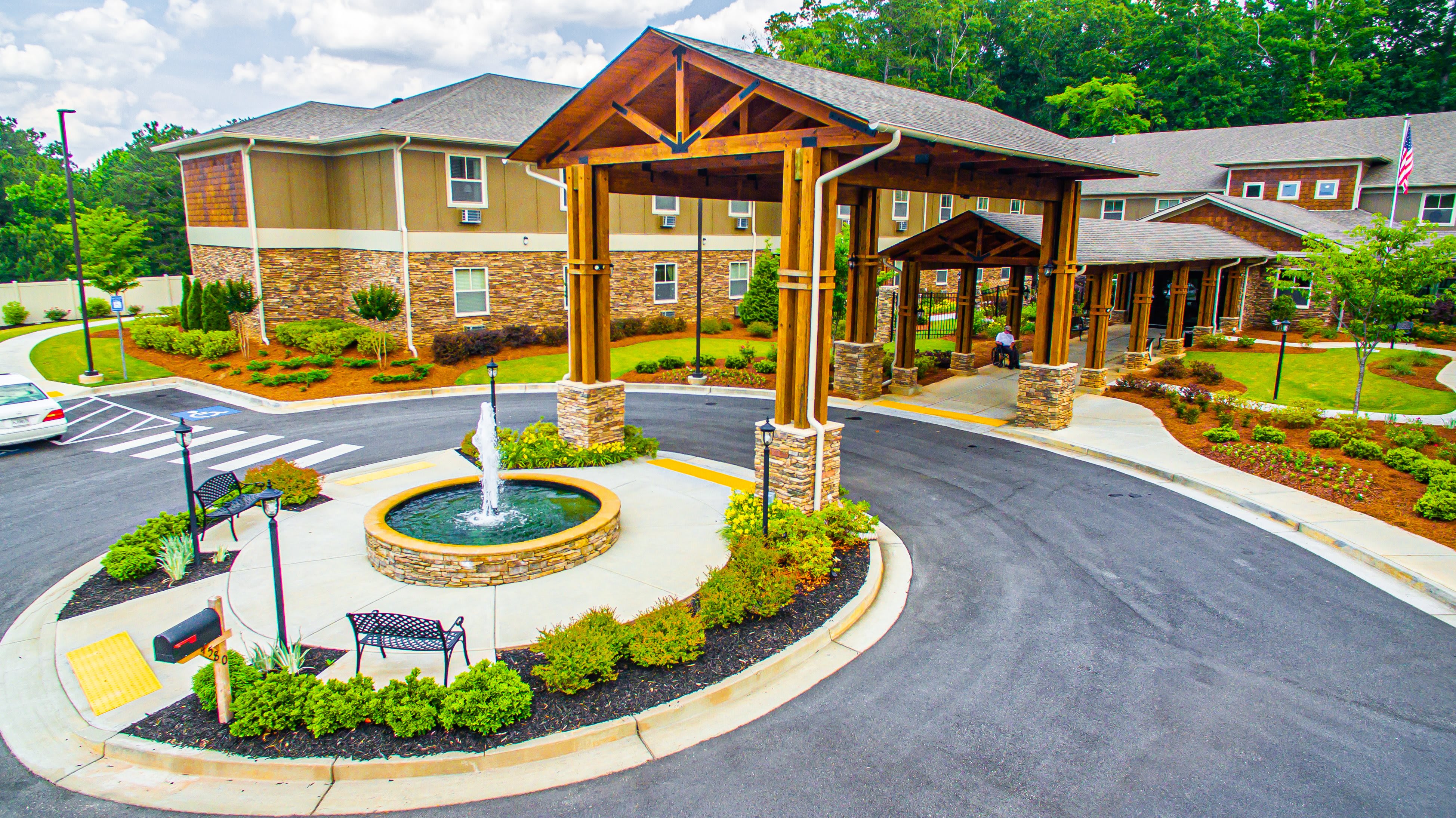 Oaks at Towne Lake outdoor common area