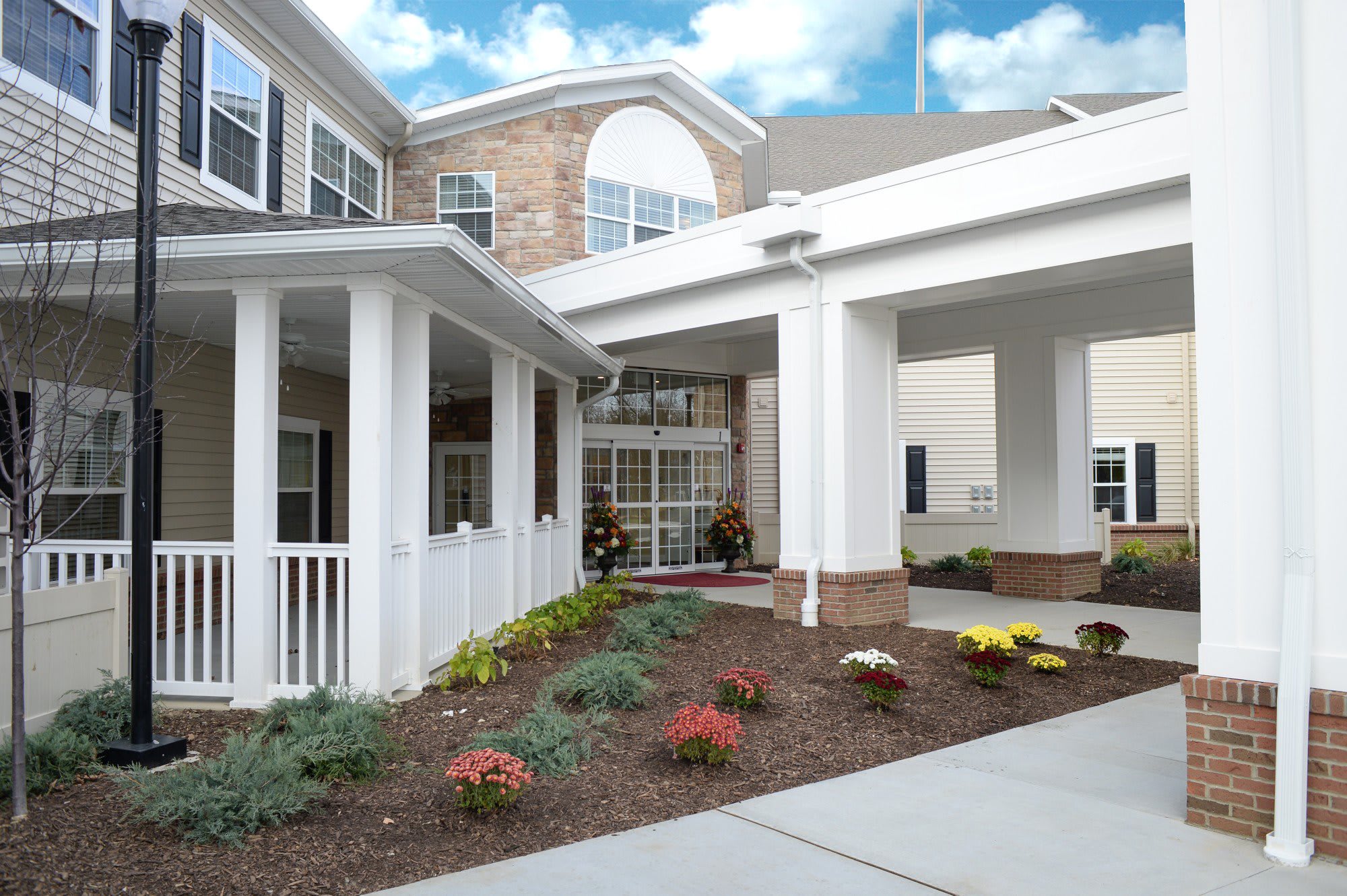 Danbury Tallmadge outdoor common area