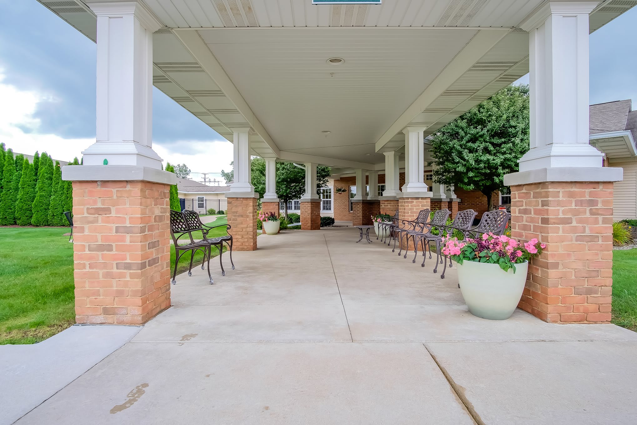 Oliver Woods Assisted Living and Memory Care outdoor common area