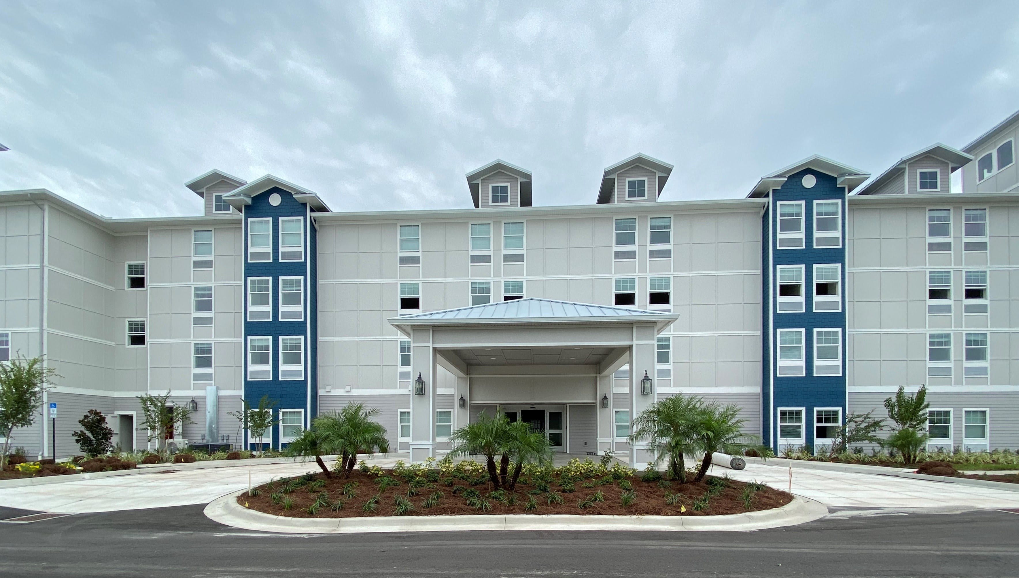 Lakeshore Manor at Lake Jackson Independent and Assisted Living community exterior