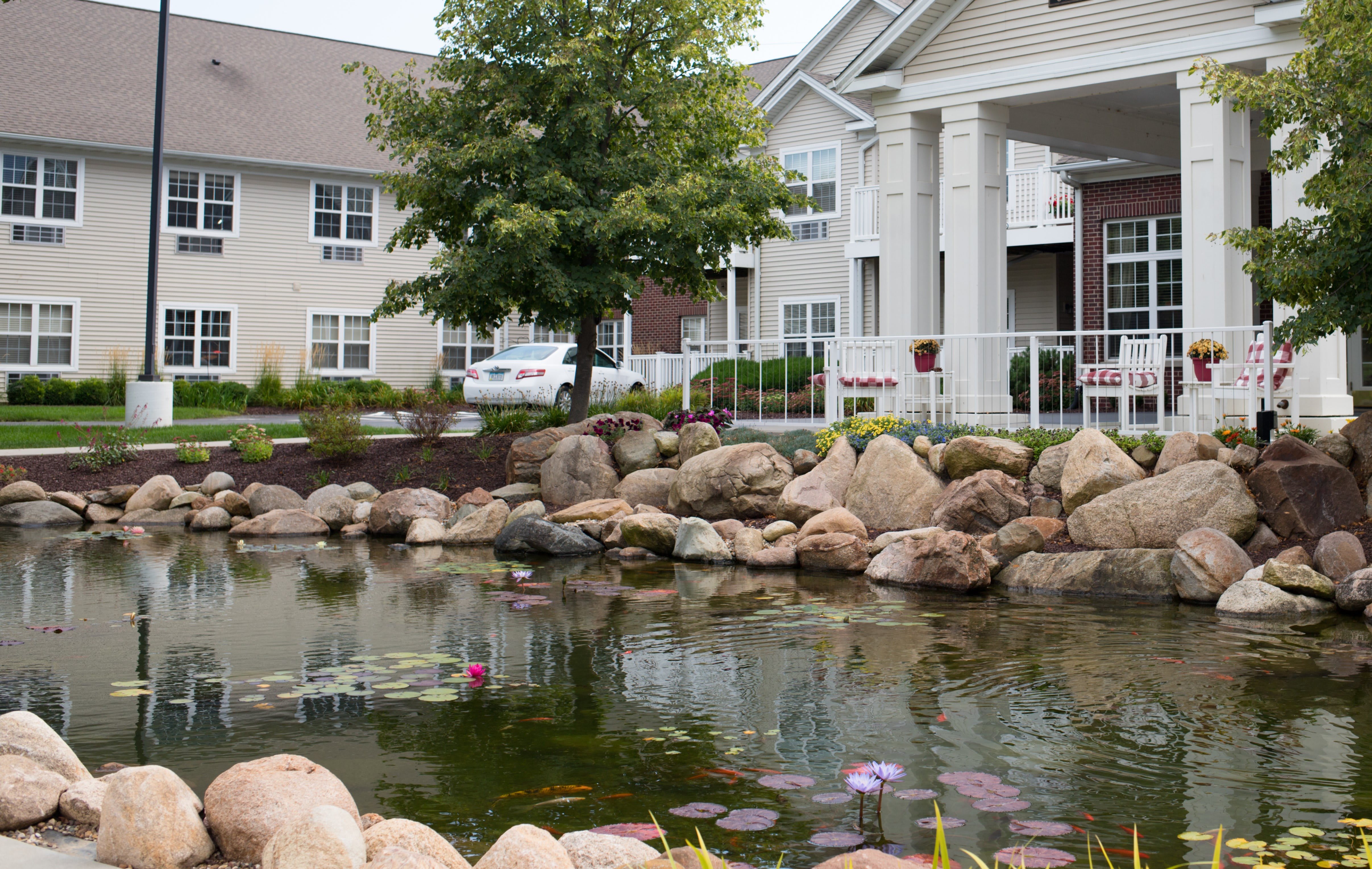 The Keystones of Cedar Rapids outdoor common area