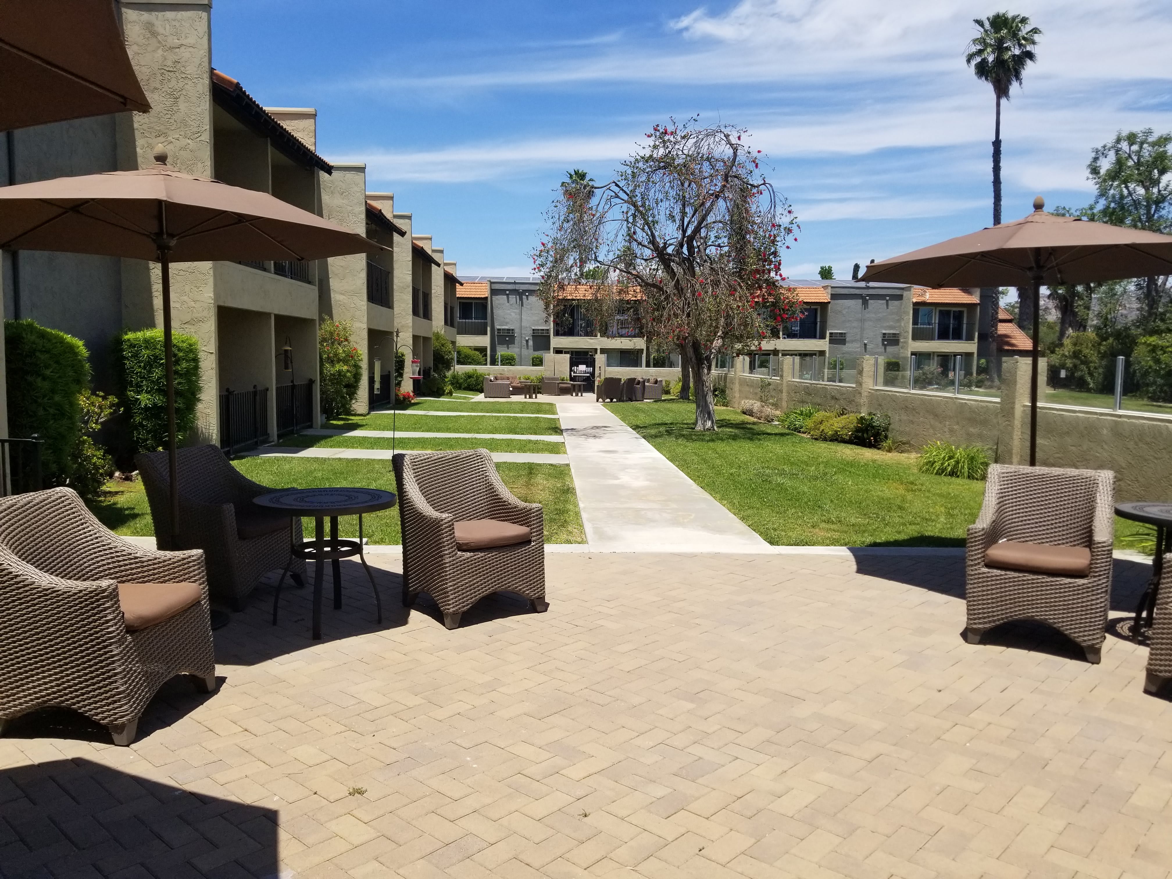 Pacifica Senior Living Escondido Patio 