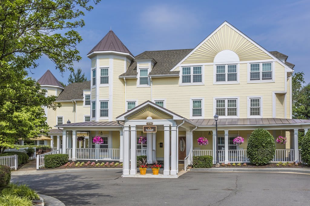 Sunrise of Countryside | Assisted Living | Sterling, VA 20165 | 49 ...
