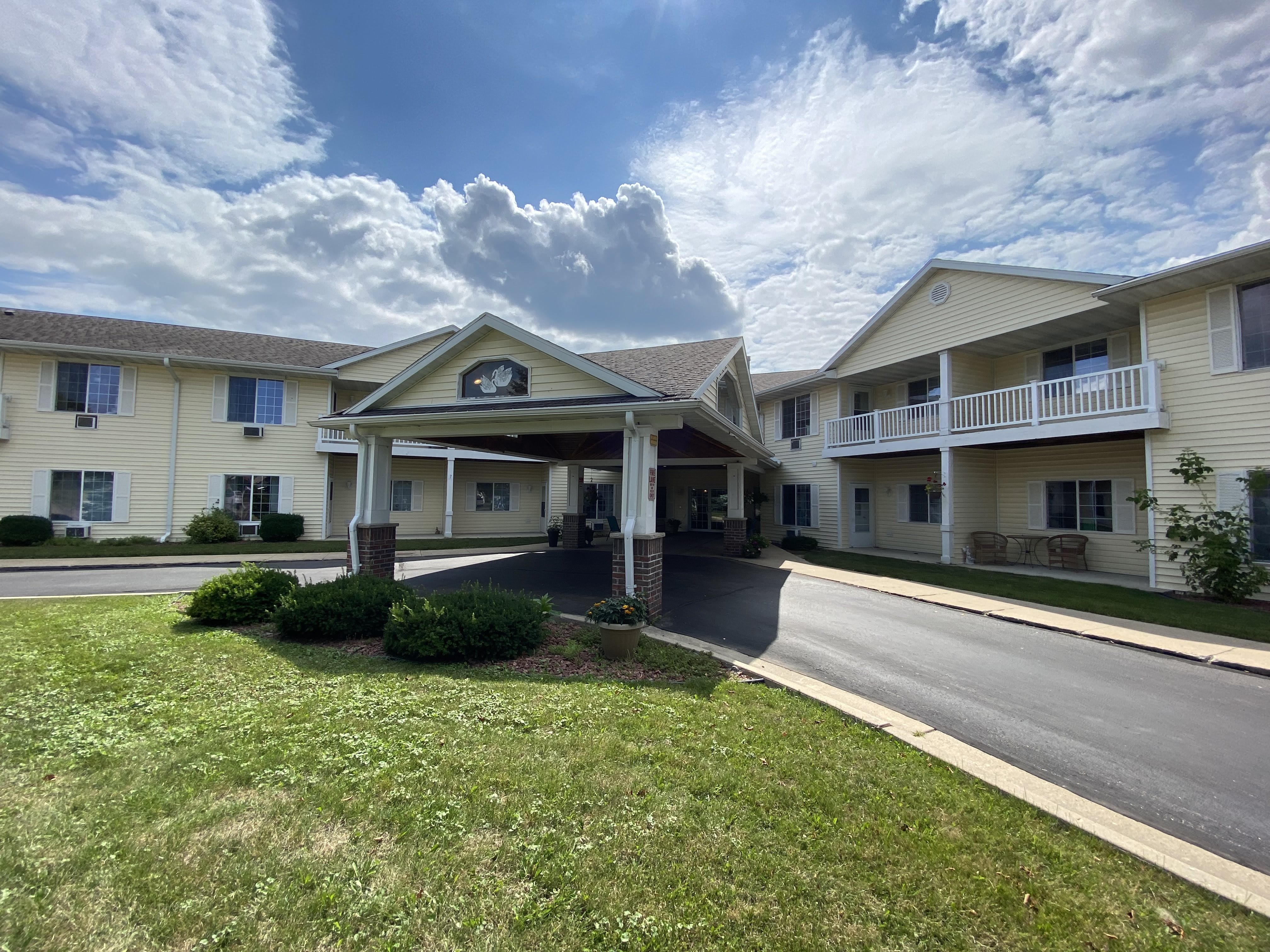Charleston House Assisted Living | Beaver Dam, WI 53916 | 24 ...