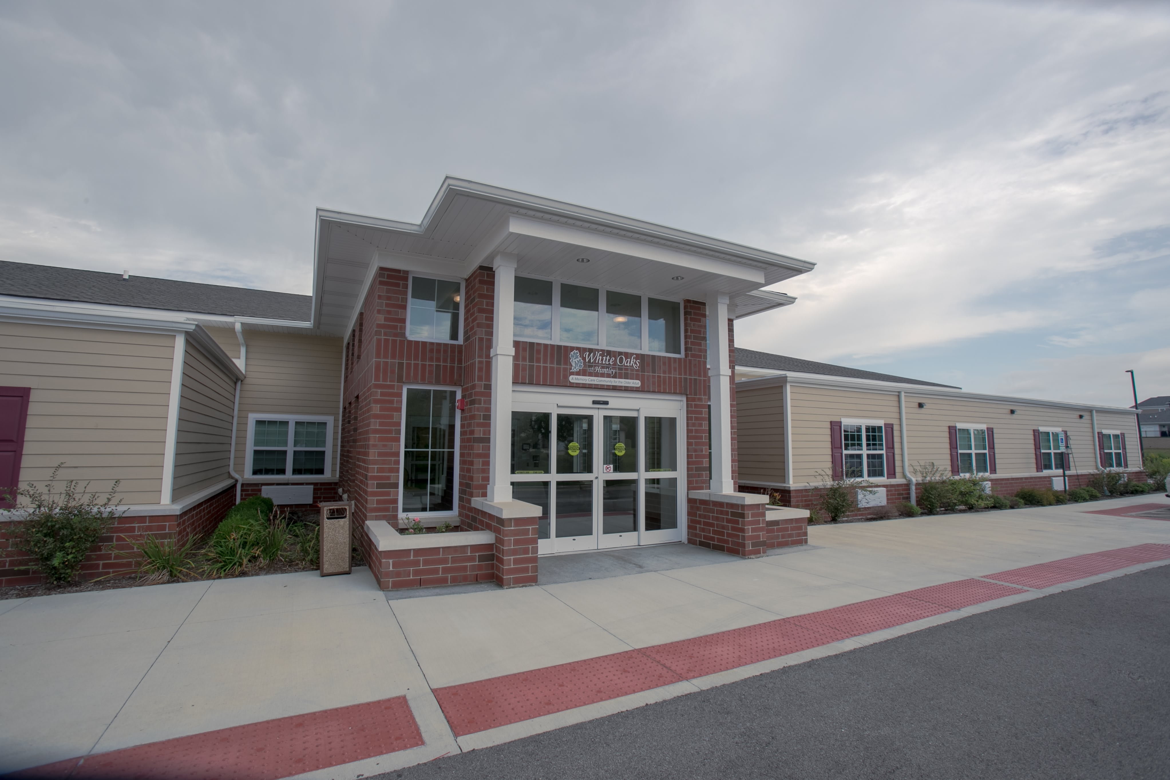White Oaks at Heritage Woods of Huntley | Memory Care | Huntley, IL 60142 |  29 reviews